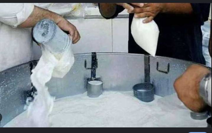 New milk price announced by dairy farmers triggers protests in Lahore 