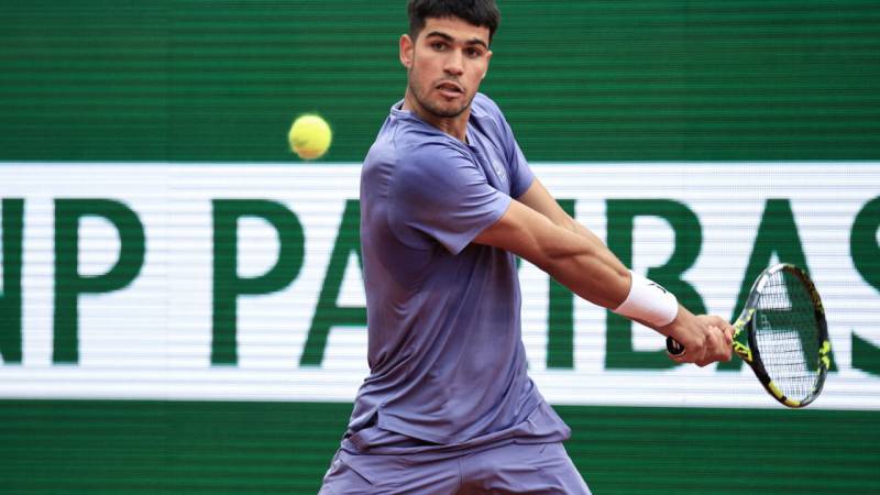 Alcaraz finds best to reach Barcelona Open quarters