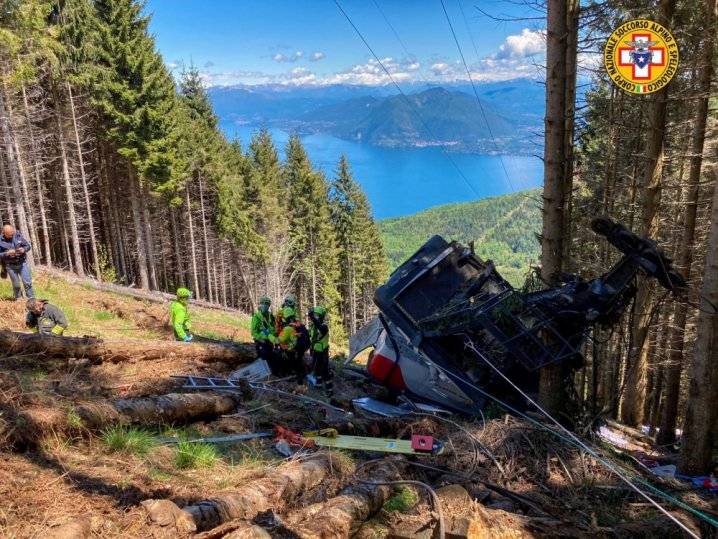 At least three dead in Italy cable car crash