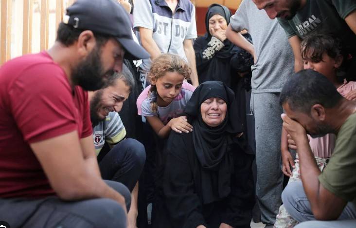 25 killed in Israeli strikes on displaced Gazans