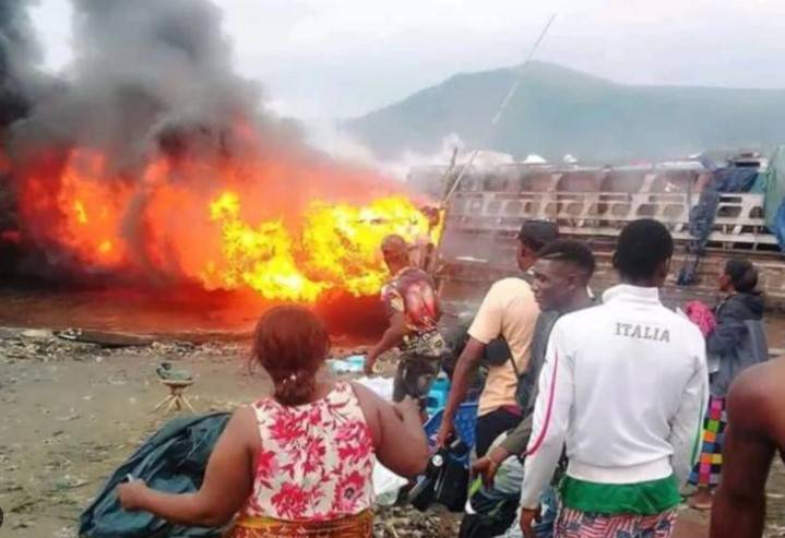 143 dead in DR Congo boat fire