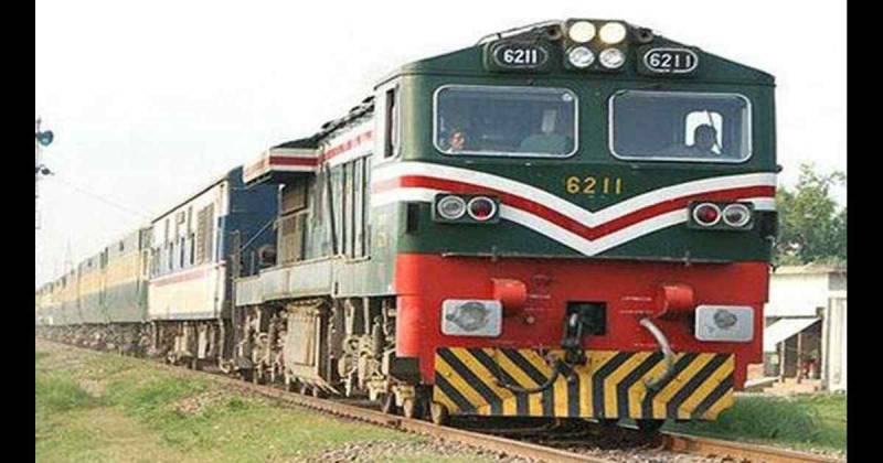 Canals Issue: JSMM workers stop two trains near Khairpur and Rohri