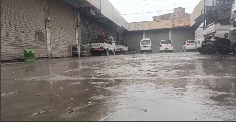 Heavy rainfall with hailstorm lashes twin cities