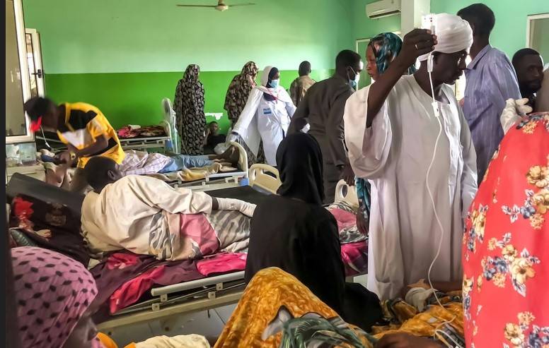 Neighbours improvise first aid for wounded in besieged Sudan city