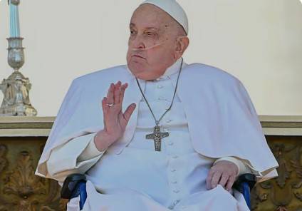Recovering pope expected to delight crowds at Easter Sunday mass
