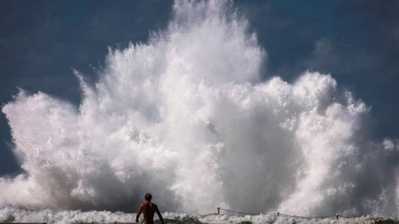 Six drowning deaths as huge waves hit Australian coast