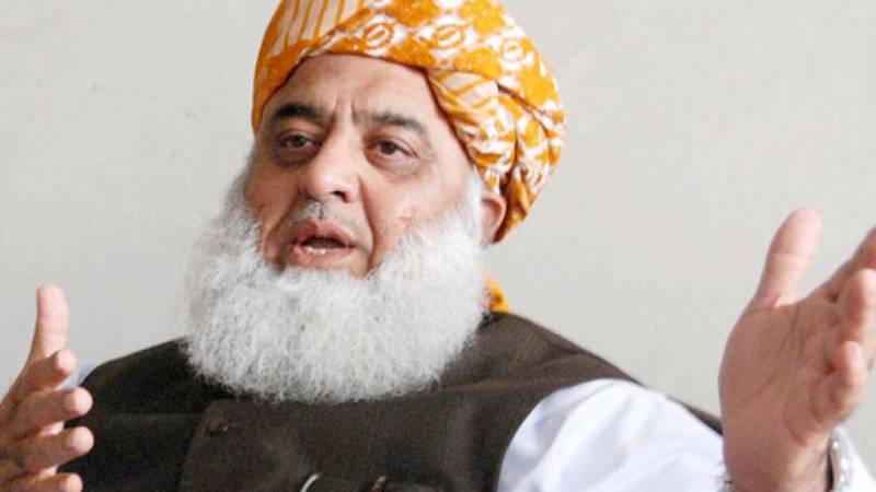 JUI decides not to join any political alliance