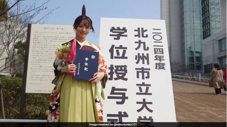 Pop star Nakashima travels 1000km daily for her four-year degree 