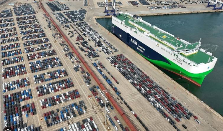China slams 'appeasement' of US as nations rush to secure trade deals