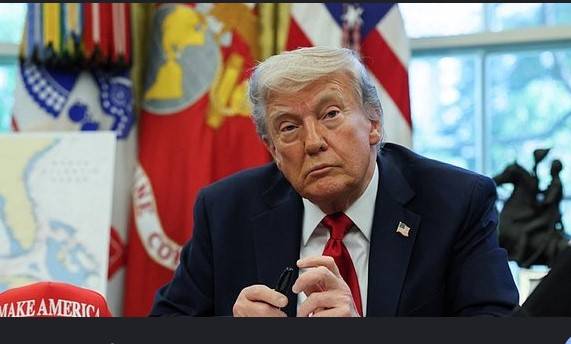 Trump's popularity with US voters slumps in opinion polls