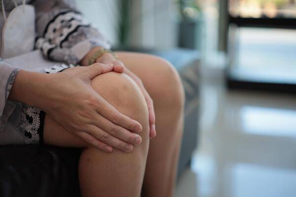 How to Reduce Swelling in the Knee Quickly?