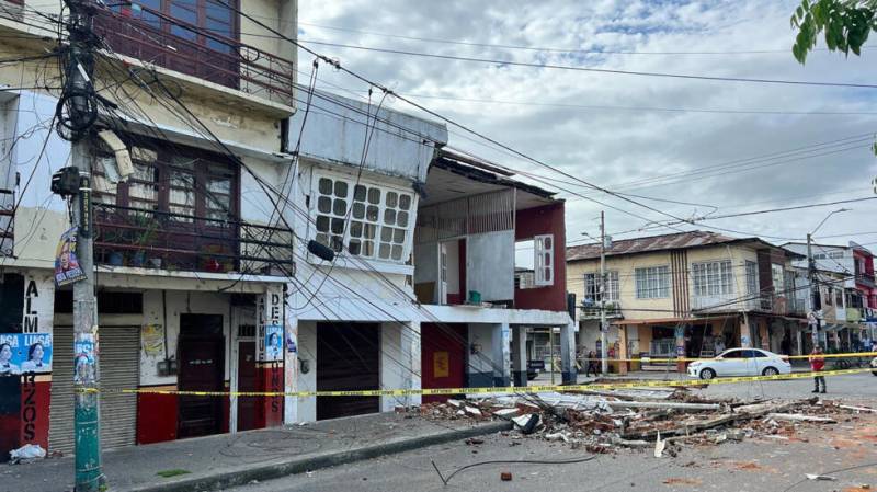 Dozens of buildings destroyed, 20 injured in Ecuador quake