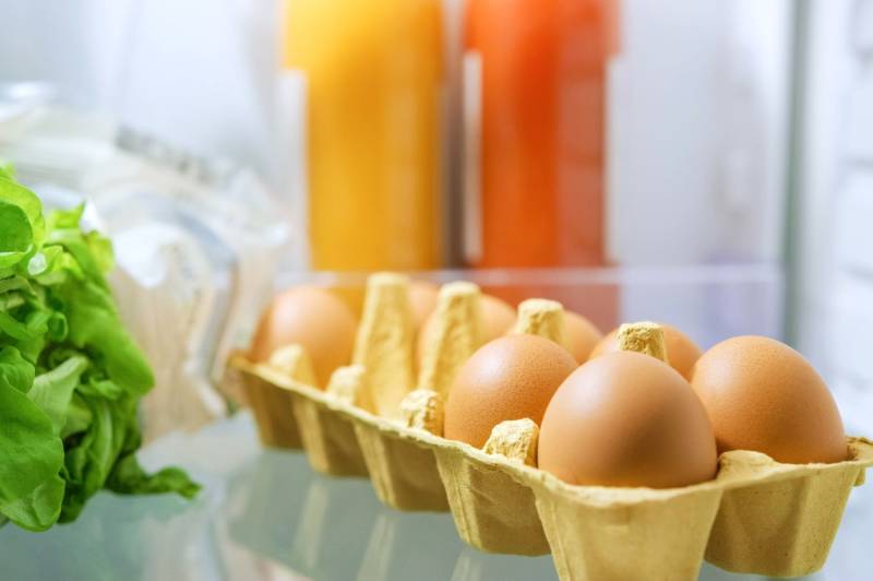 How long do eggs last in the fridge?