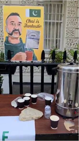 Pakistanis offer Indians 'Abhinandan tea' at London protest 