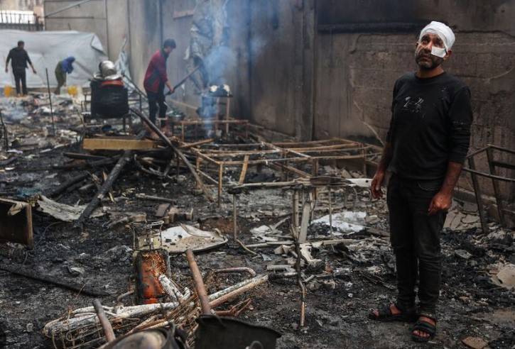 Gaza rescuers say Israeli strikes kill 17
