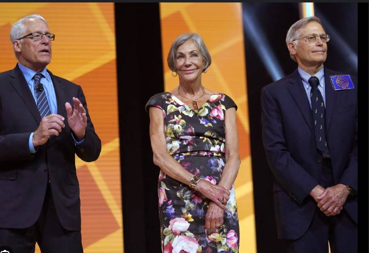 World's richest family has a net worth of $432 billion