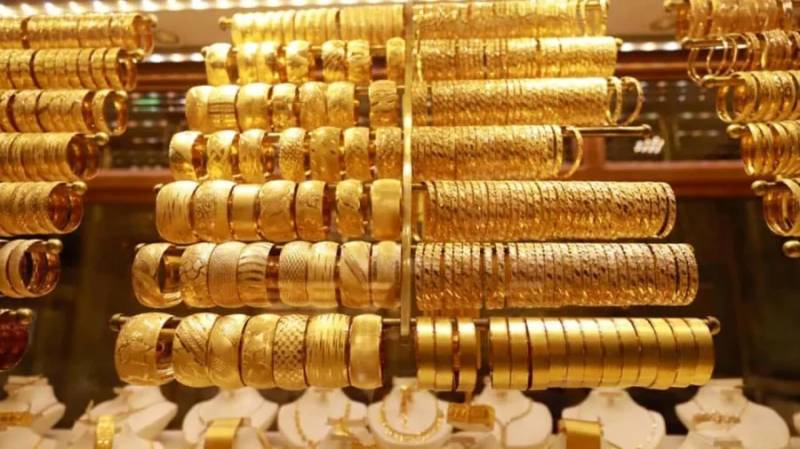 Gold prices tumble in Pakistan amid global market dip