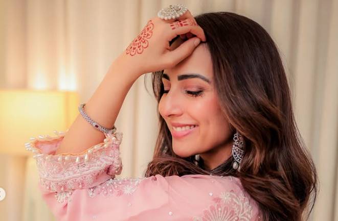'Missing Nigaar': Ushna grooves and lip-sync 'Balaa' OST while getting ready 