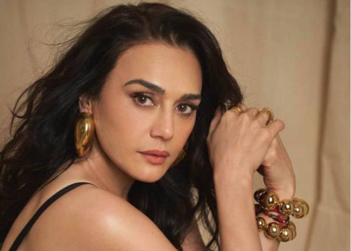 Preity Zinta apologizes to fan for rude behavior 
