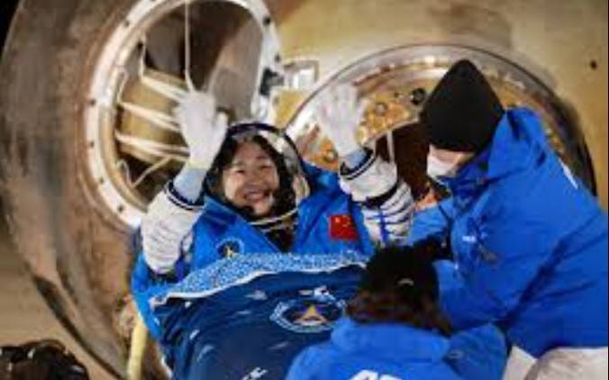 Bad weather postpones return of Chinese astronauts to Earth