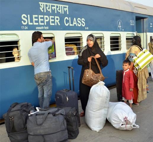 201 Pakistanis return home, 315 Indians sent back through Wagah