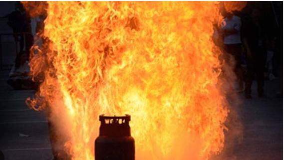6 die, nine injured in cylinder blast