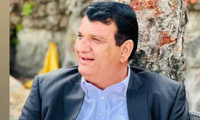 Amir Muqam’s convoy survives accident