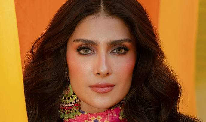 Ayeza Khan shares beautiful BTS glimpses from recent campaign