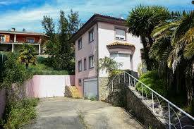 Spain arrests couple suspected of confining kids to home for three years
