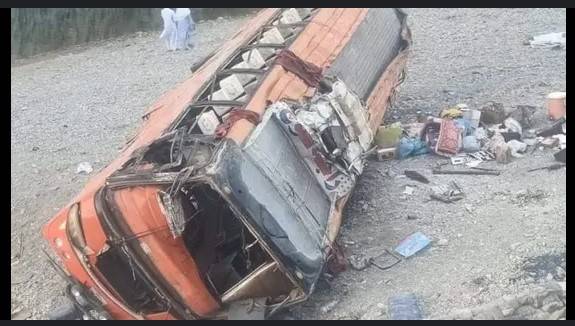 Four dead as bus overturns in Karachi