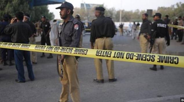 Three cops wounded after dacoits attack police station in Shikarpur