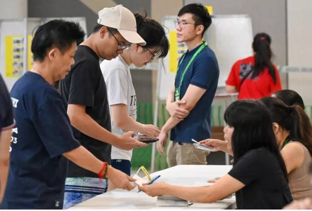 Singapore votes with new PM seeking strong mandate amid tariff turmoil