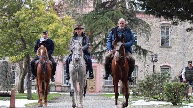 Pilgrims ride horses from Spain to Saudi Arabia after 8-month journey for Hajj