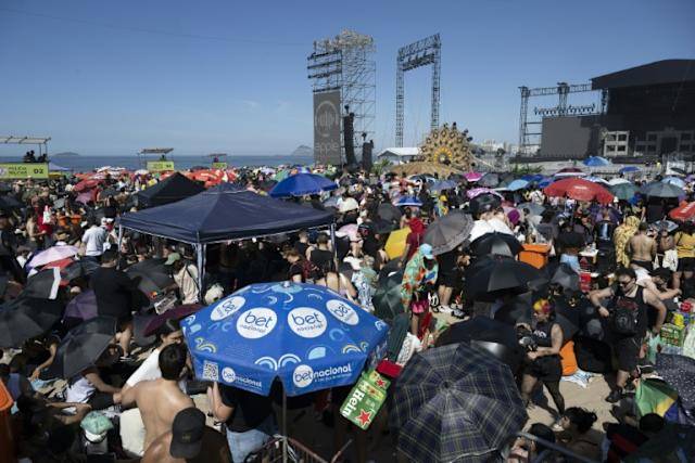 Huge crowds head to Copacabana for free Lady Gaga concert