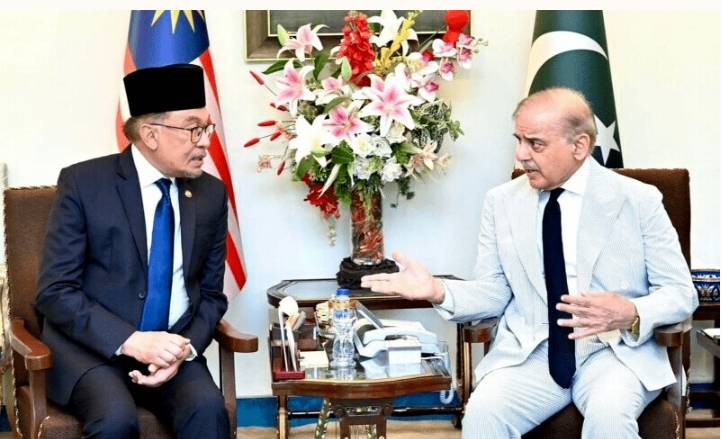 PM Shehbaz discusses regional developments with Malaysian counterpart following Pahalgam incident