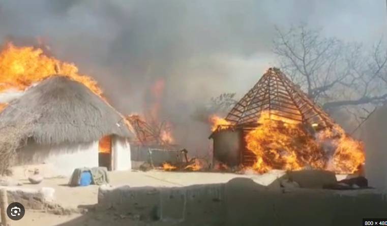Massive fire destroys Khairpur village 