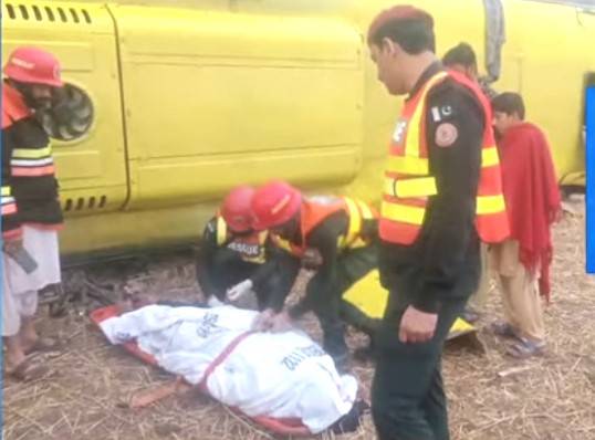 Three dead in bus-truck collision in Jhang