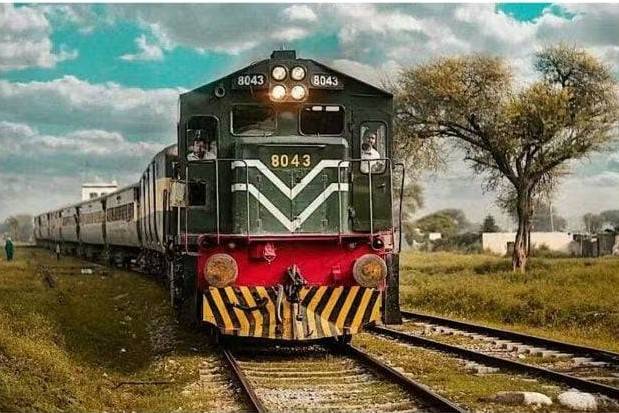 Young TikToker brushes death on rail track in Narowal 