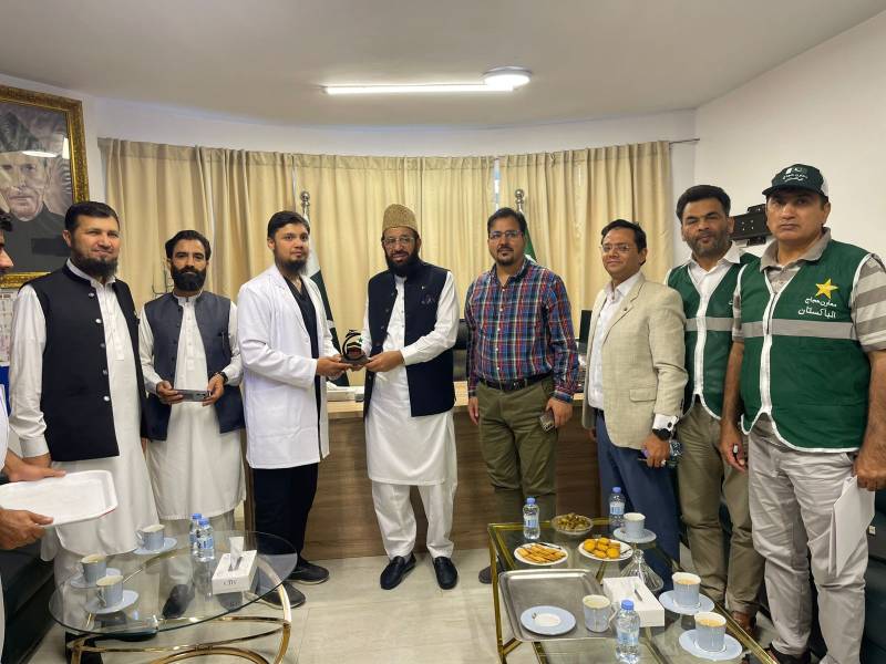 Sardar Yousaf visits Pakistan Hajj Mission in Madinah to reviews arrangements