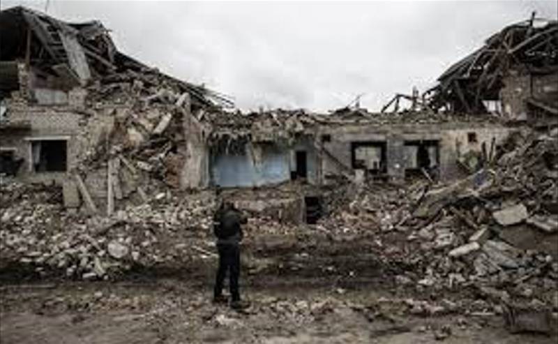 Ukraine and Russia trade aerial attacks ahead of parade, Putin's truce order