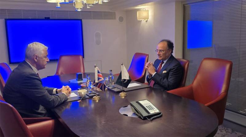 FM Aurangzeb lauds StanChart Bank’s confidence in Pakistan’s economy 
