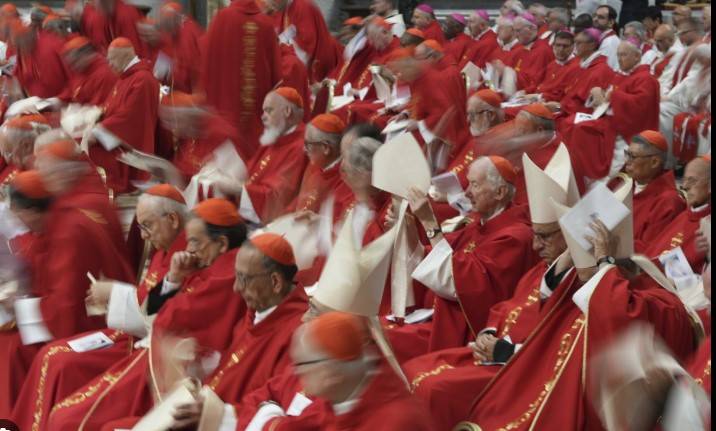 Cardinals fail to elect new pope on first try