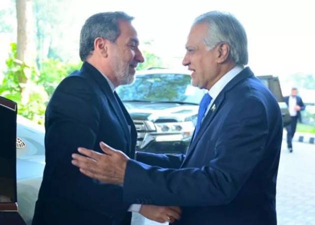 Iranian FM Araqchi briefs Ishaq Dar on talks with Indian officials