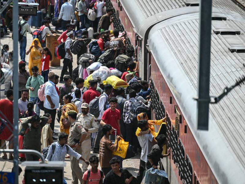 Panicked Indians flee Kashmir city on special train