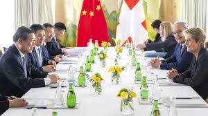US and China meet in bid to 'de-escalate' trade war