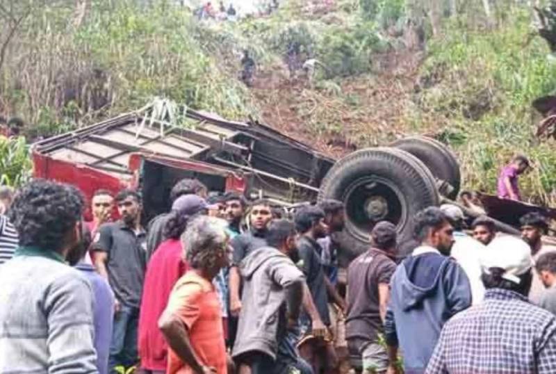 Bus carrying pilgrims crashes killing 21 in Sri Lanka