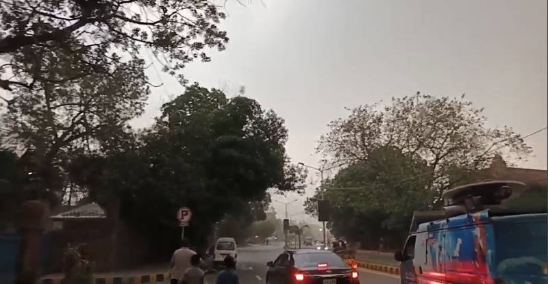 Heavy rain, windstorm lash Punjab including Lahore