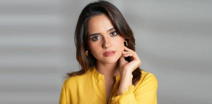 'I'll hit tomatoes on face': Rabya Kulsoom warns fellow celebs for working in Bollywood 