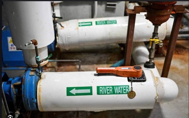 As world heats up, UN cools itself the cool way: with water