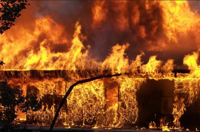 Fire guts 20 houses in Sakrand
